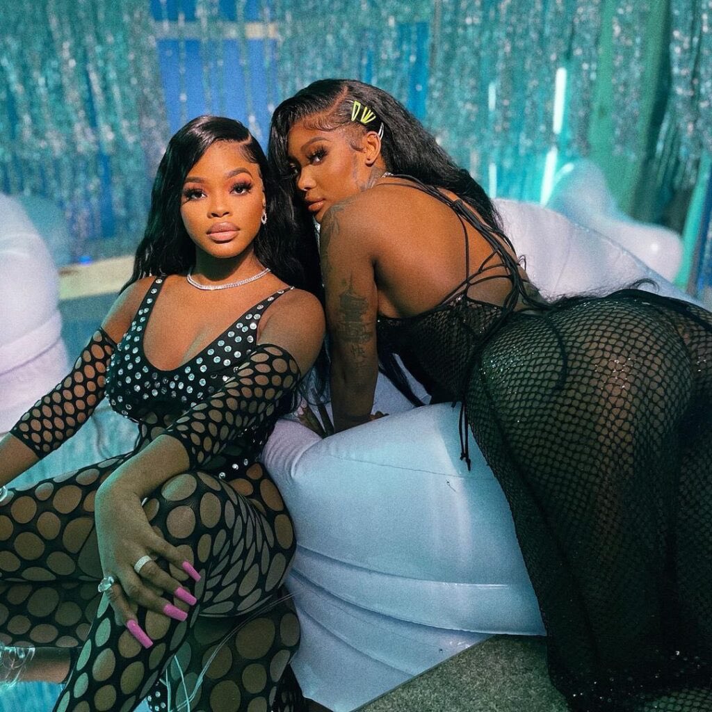 CityGirlsCharts's tweet photo. Summer Walker and JT’s “Ex For A Reason” from #StillOverIt has now surpassed over 100 million global streams on Spotify.
It becomes JT’s first song as a solo artist to achieve this milestone. Congrats! 🍾 https://t.co/lAqcDizLft