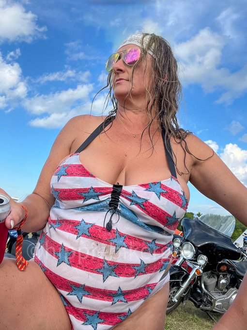 Before &amp; after the wet t-shirt contest!!!!  Good thing it was hot out cuz that water was cold!!!!!!!<a href="/tag/brunette"class="tags"><span>#brunette</span></a><a href="/tag/yolo"class="tags"><span>#yolo</span></a><a href="/tag/coldwater"class="tags"><span>#coldwater</span></a><a href="/tag/thirstythursday"class="tags"><span>#thirstythursday</span></a><a href="/tag/biker"class="tags"><span>#biker</span></a>