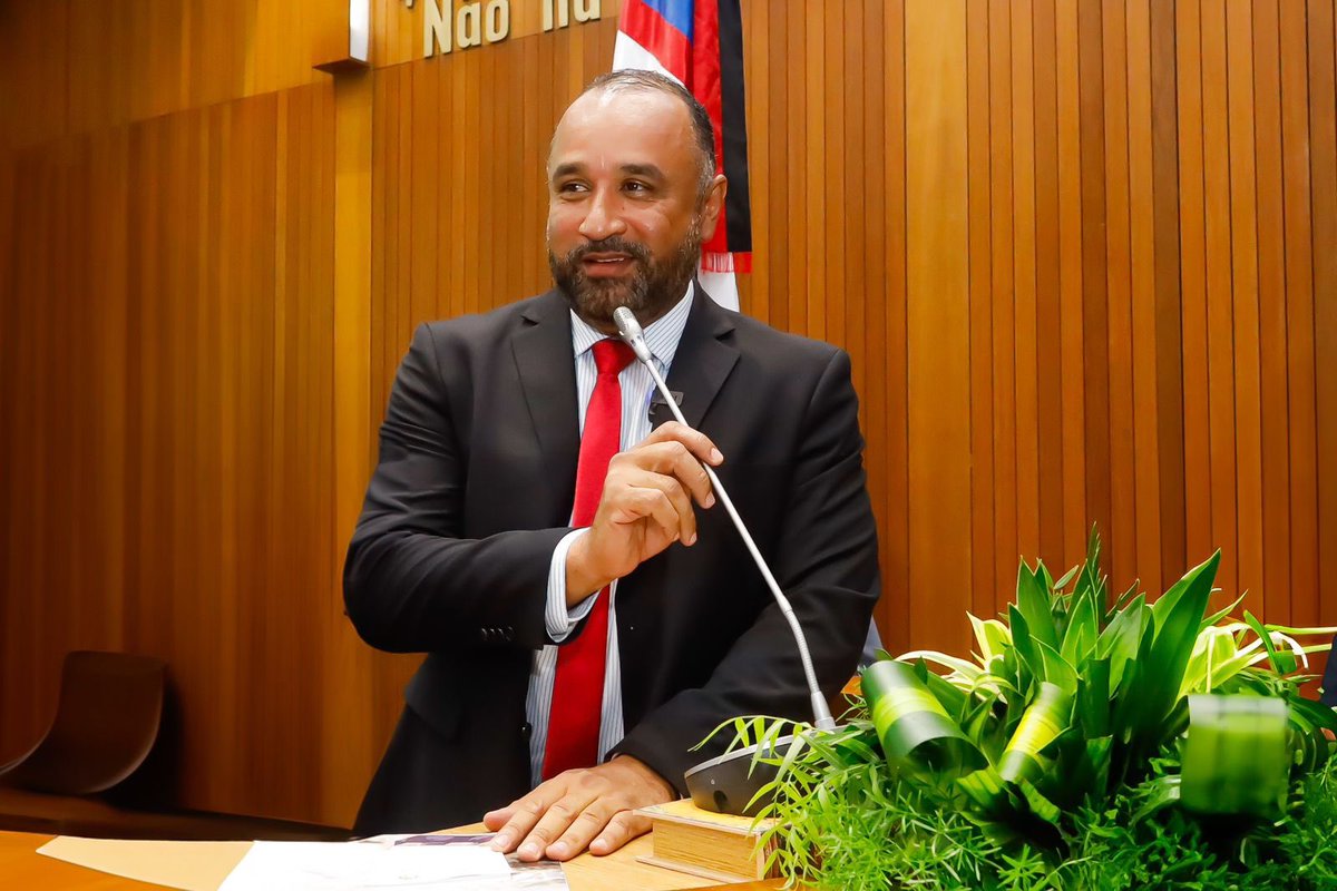 robertocostama_'s tweet photo. Com grande honra, propus a concessão do Título de Cidadão Maranhense ao amigo e secretário de estado da Segurança Publica, Maurício Ribeiro. É o reconhecimento de toda a população maranhense pelo seu trabalho incansável. 
Ele não é apenas um servidor público dedicado, é um verdadeiro defensor do nosso estado, alguém que se comprometeu com a nossa causa e que diariamente luta por um Maranhão mais seguro e justo.