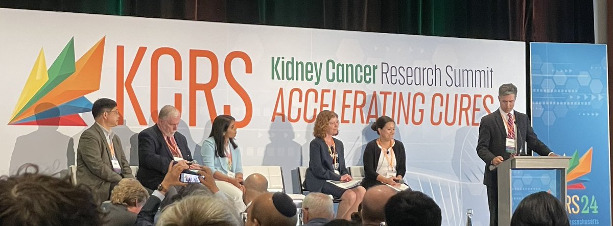 TiansterZhang's tweet photo. Thorough discussion @rovingatuscap #SamFine @MSKCancerCenter on #kidneycancer pathology — from histology to molecular classification @kidneycan #KCRS24 https://t.co/FgU2mc6Or0