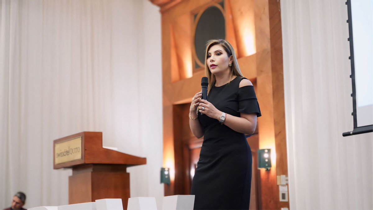 TaniaPazmino3's tweet photo. Hoy, en el evento de Great Place to Work, se premió a las mejores PyMEs para trabajar en 2024. Durante este encuentro, abordamos el impacto significativo que tienen las PyMEs lideradas por mujeres. Estas empresas no solo están impulsando la economía, sino que también están estableciendo nuevos estándares de liderazgo inclusivo y equitativo, demostrando la igualdad de género son claves para el éxito empresarial. 💼🌍