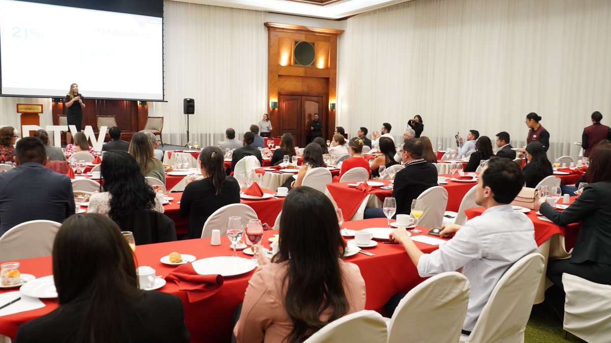 TaniaPazmino3's tweet photo. Hoy, en el evento de Great Place to Work, se premió a las mejores PyMEs para trabajar en 2024. Durante este encuentro, abordamos el impacto significativo que tienen las PyMEs lideradas por mujeres. Estas empresas no solo están impulsando la economía, sino que también están estableciendo nuevos estándares de liderazgo inclusivo y equitativo, demostrando la igualdad de género son claves para el éxito empresarial. 💼🌍
