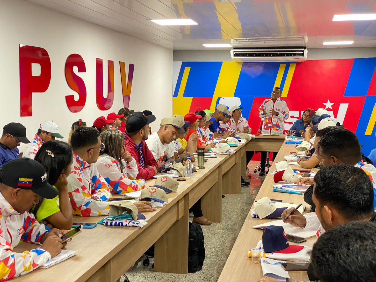 #DeltaAmacuro; El partido de Chávez sigue avanzando en la organización de la maquinaria electoral 1x10x7 // Hoy #11jul estamos en reunión con el equipo político regional del <a href="/PartidoPSUV/">PSUV</a> y <a href="/JuventudPSUV/">Juventud PSUV</a>. ¡Venceremos! 

<a href="/NicolasMaduro/">Nicolás Maduro</a> PRESIDENTE 🇻🇪