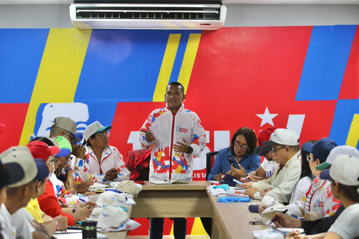 Galindez_vzla's tweet photo. #DeltaAmacuro; El partido de Chávez sigue avanzando en la organización de la maquinaria electoral 1x10x7 // Hoy #11jul estamos en reunión con el equipo político regional del @PartidoPSUV y @JuventudPSUV. ¡Venceremos! 

@NicolasMaduro PRESIDENTE 🇻🇪 https://t.co/uZEZLqdUOZ
