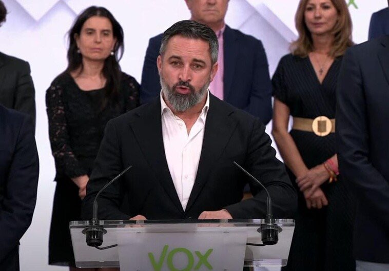 El movimiento de Vox de romper los gobiernos es políticamente perfecto. 

Los socios minoritarios en una coalición siempre acaba diluido. 

Ha encontrado una excusa perfecta para volver a ser oposición dura, que siempre es mucho más fácil para un partido de extremo.