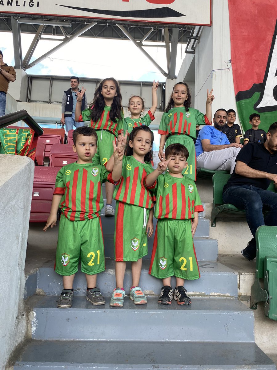 FerhatDegis's tweet photo. Batacaksa kökleyelim😂 #Amedspor https://t.co/FlFzqv8bKR