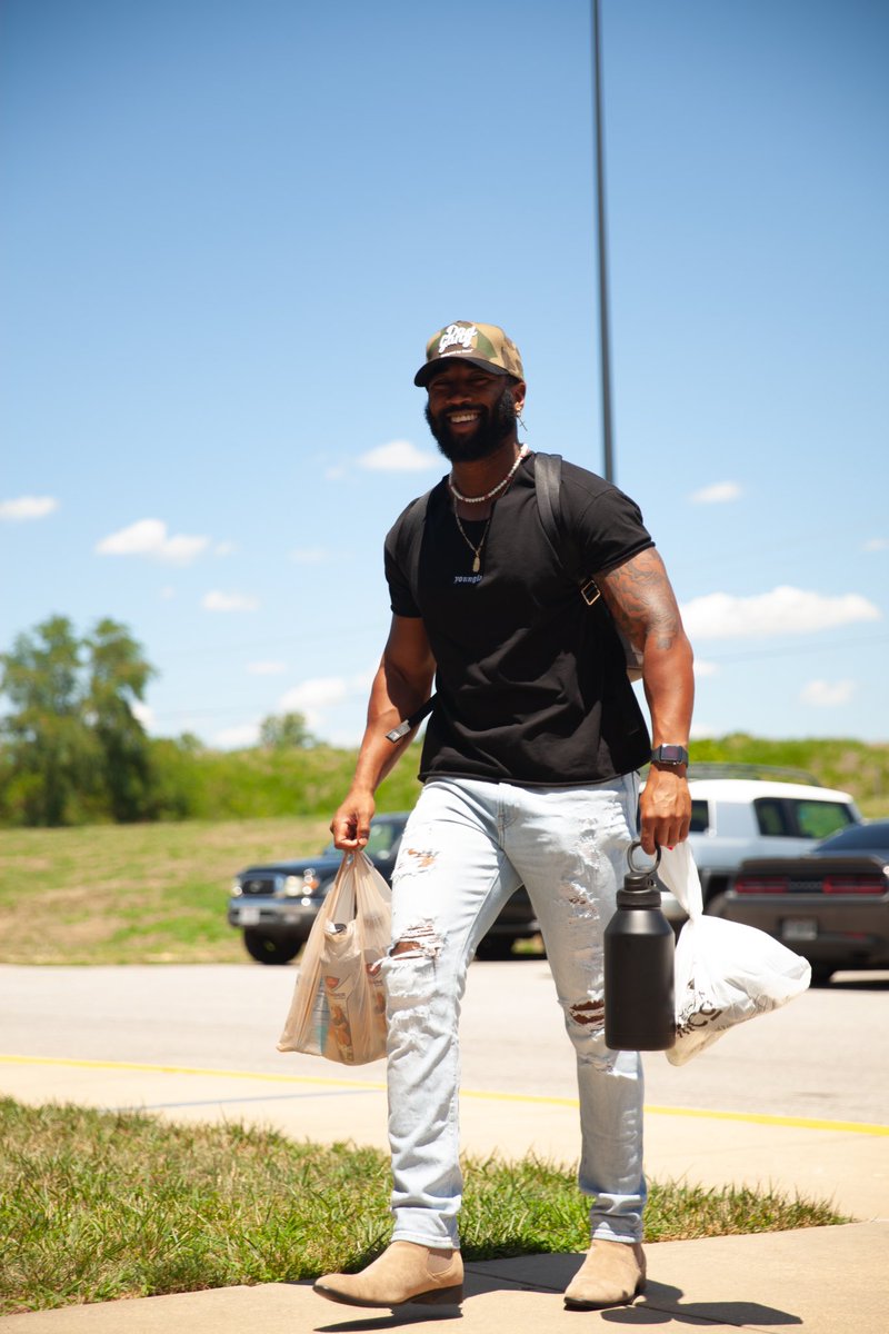 BlueCrabs's tweet photo. All smiles walking into today’s doubleheader😄

#RingChasing💍 https://t.co/khafkoGLKC