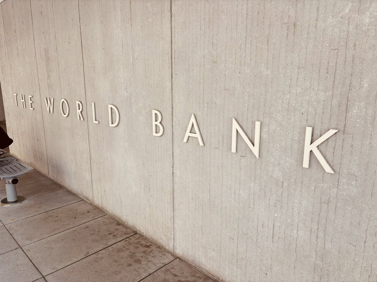 eldridjordaan's tweet photo. As a teenager I would have chats with my dad about visiting the World Bank and our representative Dr Mamphela Ramphele. Today I presented to the Digital Development Lead for World Bank. Dreams do come true….. #Suppple #Tech4Good @EDAyandaDlodlo https://t.co/AGZC1C96g3