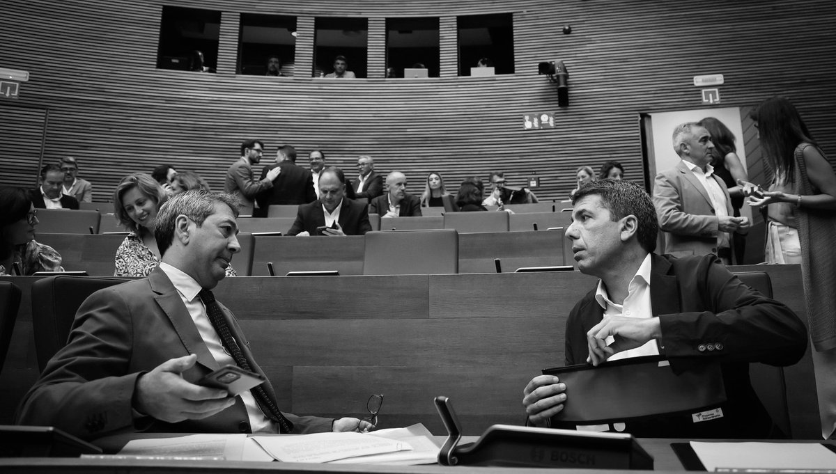 Un any d’inestabilitat del Govern de PP i VOX que culmina hui amb una lliçó: no saben gestionar, no saben governar. 

Mazón i VOX s’han intentat carregar l’escut social valencià i la nostra llengua i cultura.

Som l’alternativa. Suma’t: sumat.compromis.net/jovespv/.