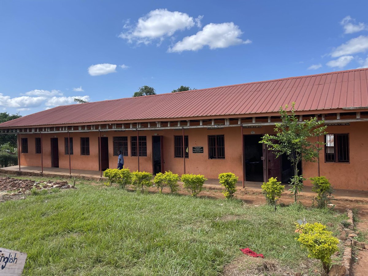 4_oiseaux's tweet image. Then and Now at Bubebbere   What a difference in 22 years! There was just one block with rough wooden frontage and rusted, leaking roof. Next - the same block today.
Now: a children’s home, school hall, more classrooms.
Giving hope to childen with nothing.
#ForeverFriendsofUganda