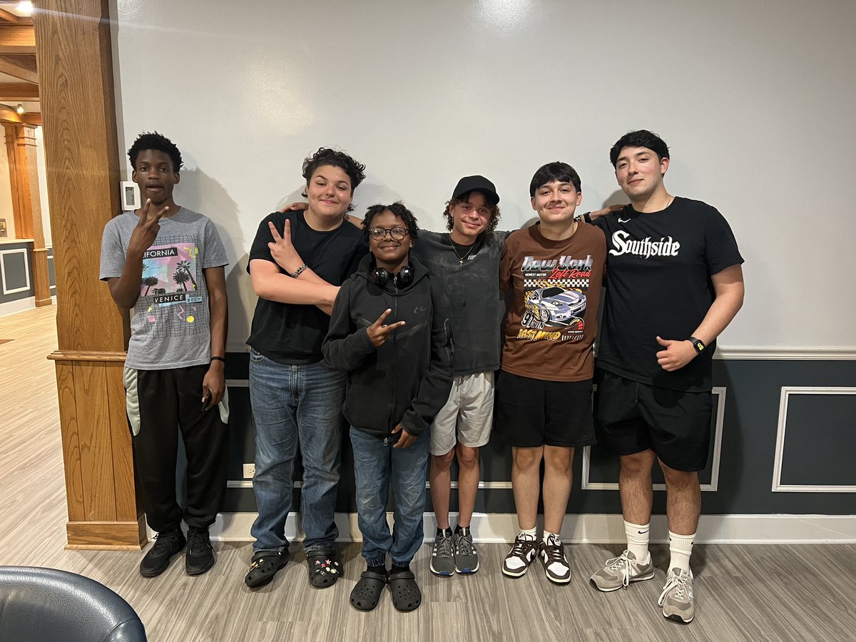 SD206FineArts's tweet photo. Current and former D206 students participated in the Homewood Flossmoor Community Band this summer, preparing two concerts worth of music in just four rehearsals! @DrNavarre @PrincipalKeene @DrJLAnderson https://t.co/liO4y5jTmq