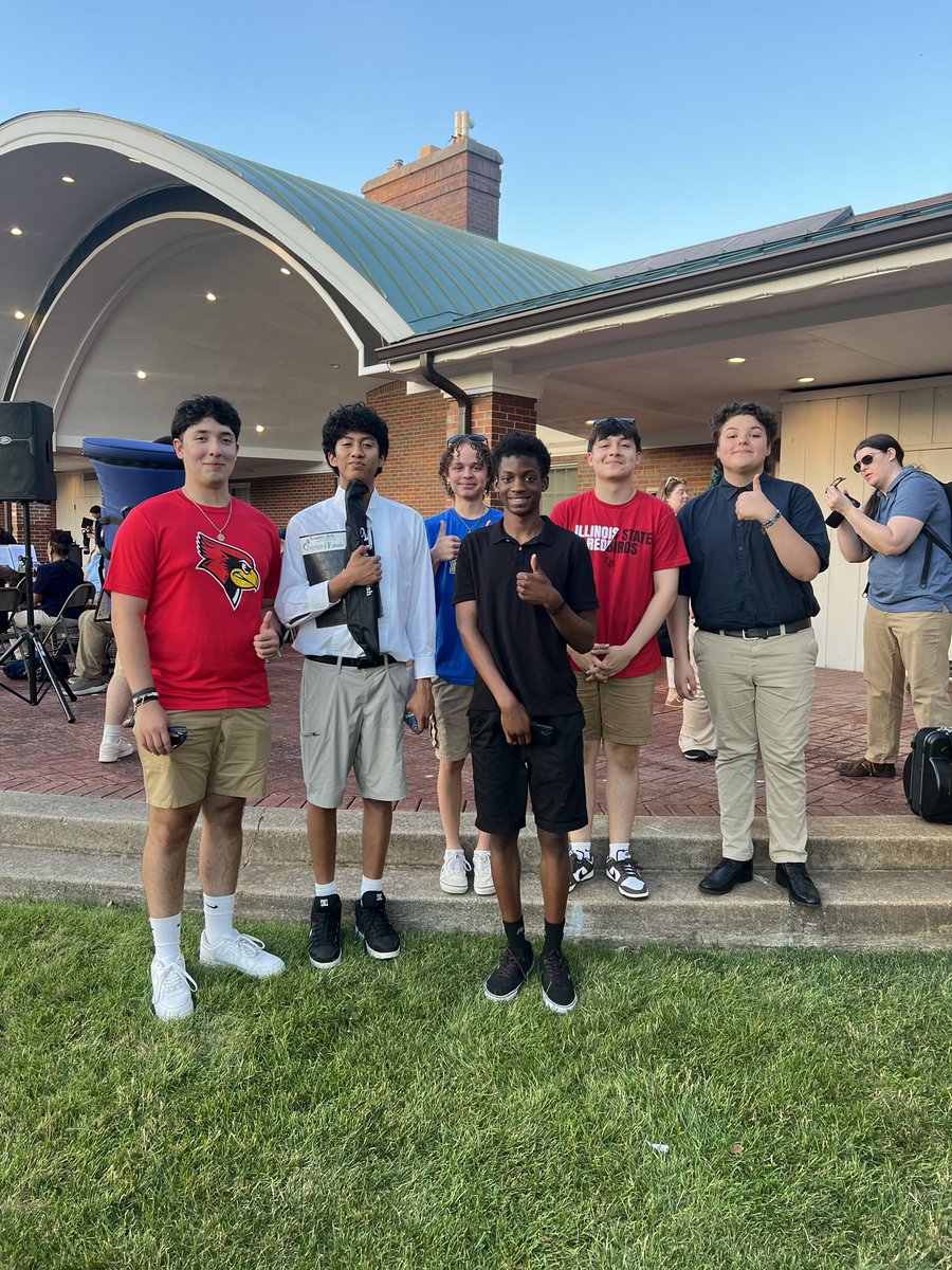 SD206FineArts's tweet photo. Current and former D206 students participated in the Homewood Flossmoor Community Band this summer, preparing two concerts worth of music in just four rehearsals! @DrNavarre @PrincipalKeene @DrJLAnderson https://t.co/liO4y5jTmq