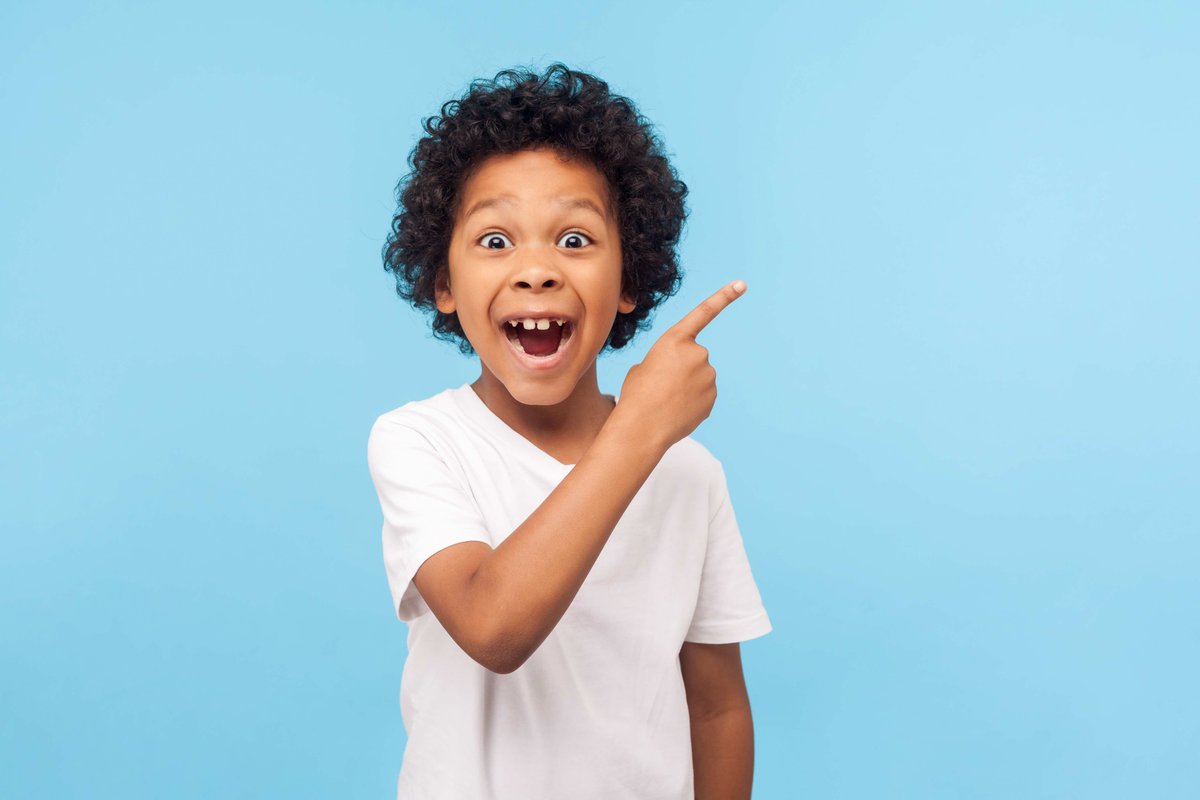 LdnLAMDATutor's tweet photo. 🎲GAME: to boost your child’s spontaneity &amp; communication skills

🕹️Stand opposite &amp; act as a remote control 
🕹️Point = new TV channel + improvise snippet 
🕹️Point again = new channel + new snippet

Tip: Start mid-sentence like a live show

#Communication #CreativePlay #LAMDA https://t.co/38O2fFlZQf