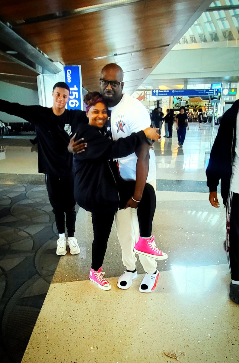 UNCLE_T_NYATI's tweet photo. Tayenda!
#TeamUSA #TeamMaryland #TeamSDA 🇺🇲 https://t.co/yIcqdISCyz