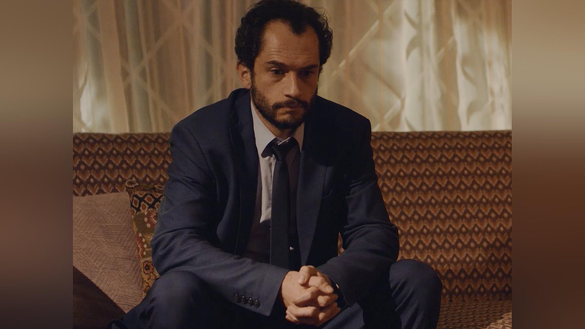 🆕Llegó a #PrimeVideo la serie 🇨🇴 #AyHombre

ℹ️José María se da cuenta de que está rodeado de mujeres que le exigen constantemente algo que él no puede dar. Se une a un grupo clandestino de ayuda para hombres y empieza a cuestionarse lo que significa ser hombre.