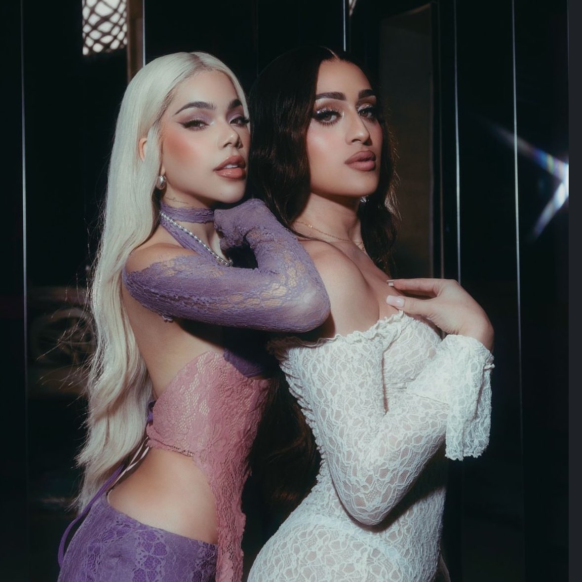 NipeLatino's tweet photo. RAINHAS!! Kenia Os acaba de lançar o clipe da faixa “VIP”, sua parceria com Villano Antillano. 💖 https://t.co/nxPR8o3vhK