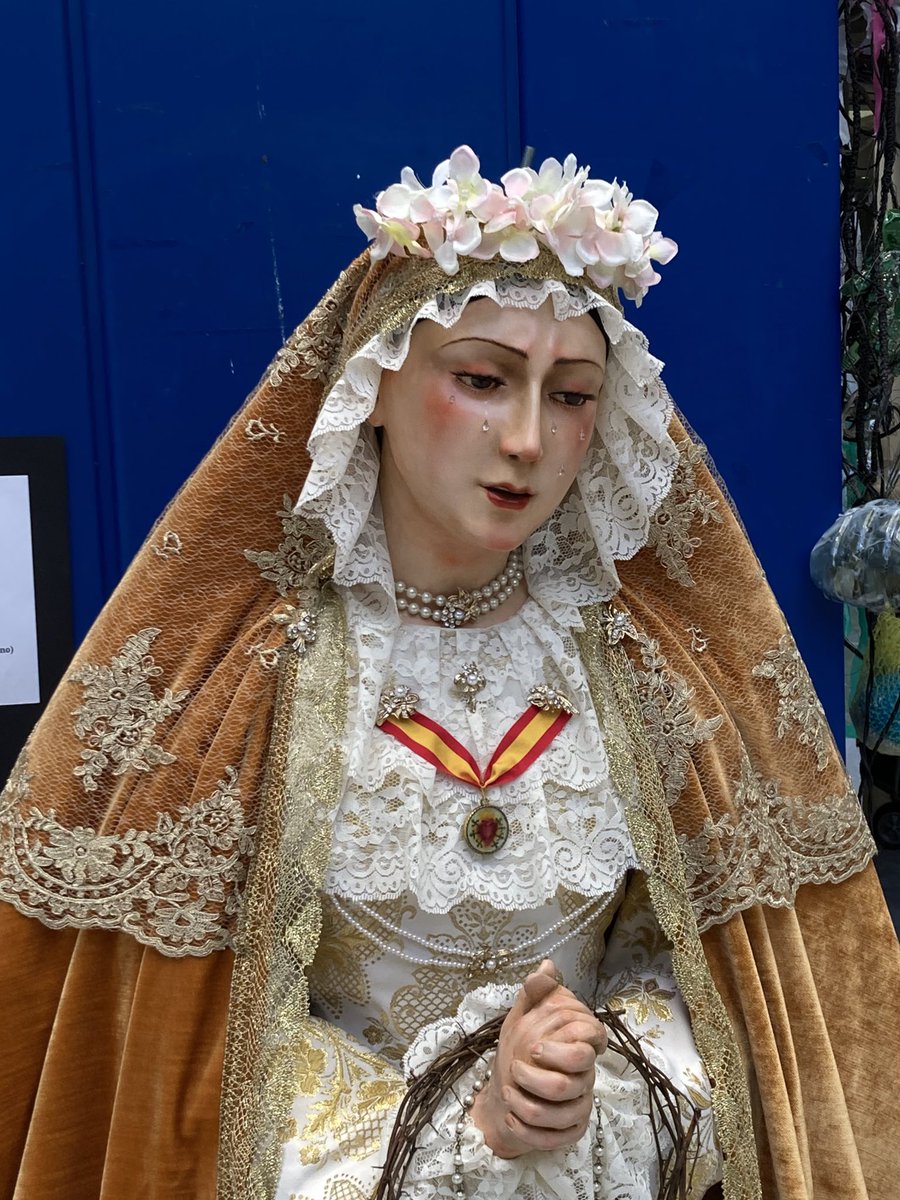 Luukasssx's tweet image. ATENCIÓN ⚠️ 

Me encuentro en búsqueda de alguna parroquia o iglesia que pueda y quiera hacerse cargo de esta Dolorosa realizada por mi en este año escolar, se agradece difusión para conseguir que la imagen pueda exponerse al culto. 

SIN ÁNIMO DE LUCRO MONETARIO DE NINGÚN TIPO.