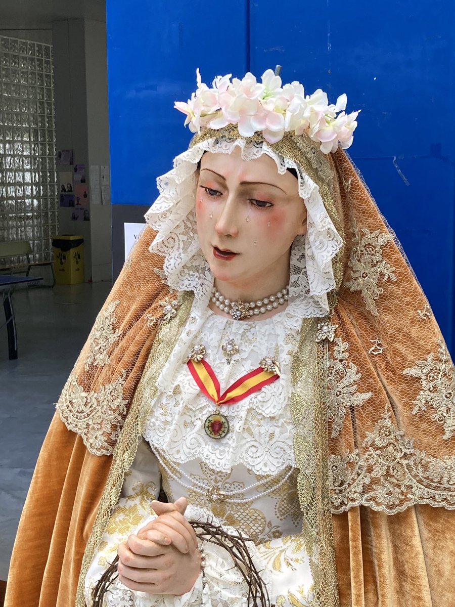 Luukasssx's tweet image. ATENCIÓN ⚠️ 

Me encuentro en búsqueda de alguna parroquia o iglesia que pueda y quiera hacerse cargo de esta Dolorosa realizada por mi en este año escolar, se agradece difusión para conseguir que la imagen pueda exponerse al culto. 

SIN ÁNIMO DE LUCRO MONETARIO DE NINGÚN TIPO.