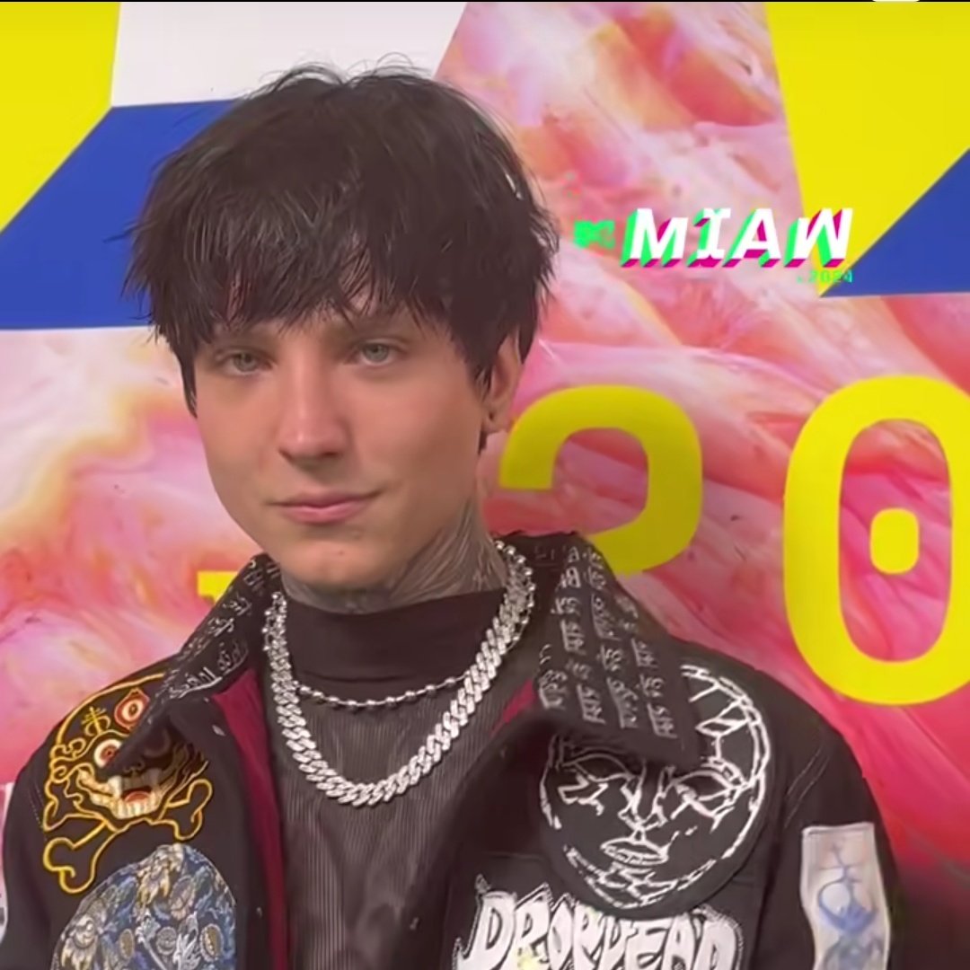 CoquetteSpace's tweet photo. El hombre perfecto si existe y es mi emo favorito 🖤👽

XCRY EN MTVMIAW https://t.co/8rg7B7SyAP