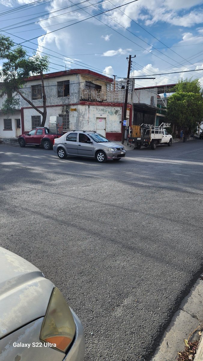 edgarvzz's tweet photo. A cual institución se le solicita pongan una señal de alto?? 🛑 🛑 
En cruce de 23 de abril y Constituyentes del 57, Col Fco I Madero.
La que estaba ya tiene tiempo que se la llevaron, o robaron, y han habido varios choques como el día de hoy. @mtygob @ZyntiaVanegas Gracias! https://t.co/kqImrVIq40