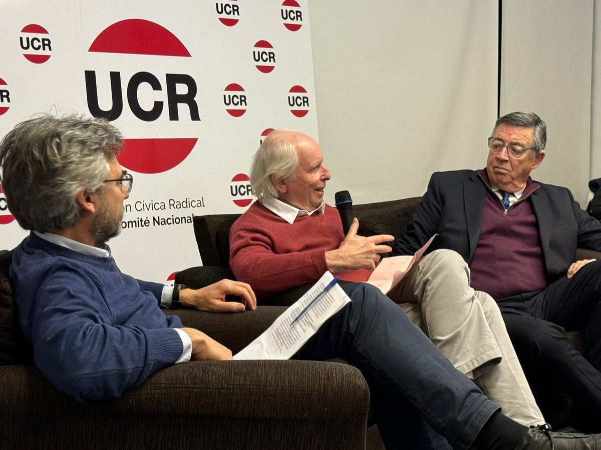 Extraordinario aporte de ⁦<a href="/pablogerchunoff/">pablo guerchunoff</a>⁩ y ⁦<a href="/RoyHora/">Roy Hora</a>⁩ en el marco del Ciclo “El Radicalismo del Siglo XXI” . Una mirada critica de la historia de la ⁦<a href="/UCRNacional/">Unión Cívica Radical</a>⁩ sin remembranzas para construir el futuro! Muchas gracias ⁦<a href="/FundacionAlem/">Fundación Alem</a>⁩