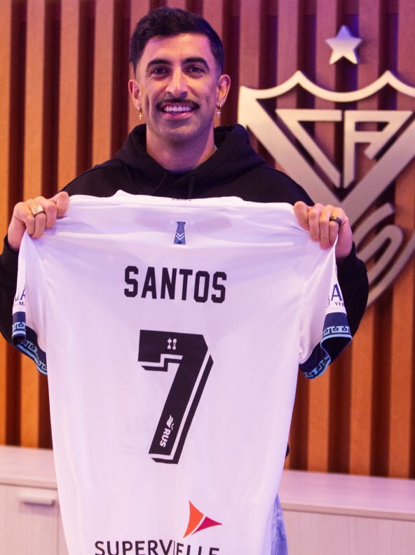 rfradio_'s tweet photo. LLEGÓ EL PRIMERO 💥

➡️ Michael Santos es nuevo jugador de #vélez 
El delantero uruguayo de 31 años firmó contrato hasta diciembre de 2027. https://t.co/BbbXbpKCUo