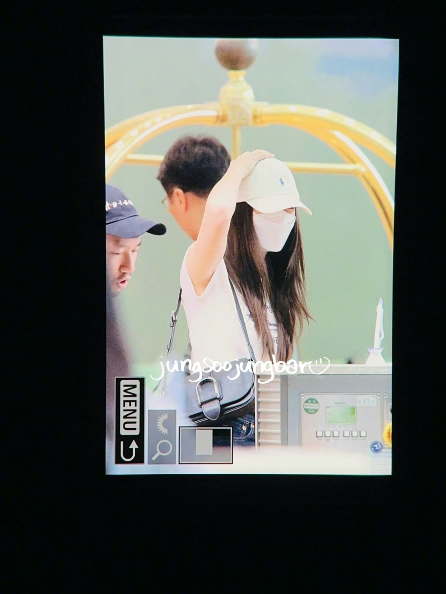 altvalorasoo's tweet photo. 240712 Krystal at ICN airport, heading to Shanghai

cr. jungsoojungbar https://t.co/QVNhlNcSHJ