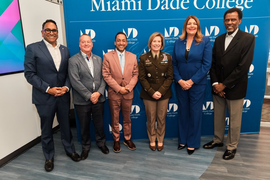 BizAtDoD's tweet photo. Thrilled to attend and speak at the Rapid Innovation Accelerator launch in Miami. Our goal: foster innovation and support small businesses in defense. Thanks to Gen. Laura Richardson, @mdcpresident, for their support! 🚀 #Innovation #SmallBusiness #DoD #Miami @Southcom https://t.co/djuPcluTvg