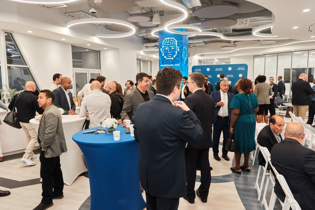 BizAtDoD's tweet photo. Thrilled to attend and speak at the Rapid Innovation Accelerator launch in Miami. Our goal: foster innovation and support small businesses in defense. Thanks to Gen. Laura Richardson, @mdcpresident, for their support! 🚀 #Innovation #SmallBusiness #DoD #Miami @Southcom https://t.co/djuPcluTvg
