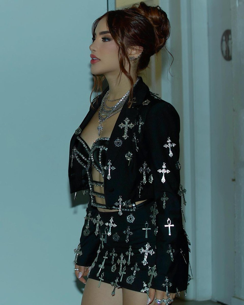 Bot_Mariana_'s tweet photo. 🧜‍♀️🌊
LA MEJOR DECISIÓN KL
NEW SINGLE KIM LOAIZA https://t.co/xO9rsSCebU