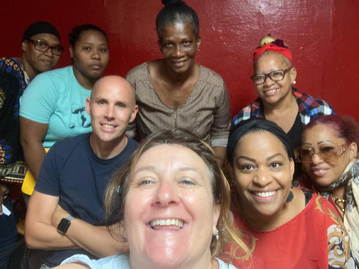CasnavG's tweet photo. Fin de l'atelier OEPRE au lycée Jardin d'essai de l'@AcGuadeloupe Un grand merci à notre intervenante OEPRE (enseignante en UPE2A) et à tous les parents présents tout au long de l'année.
A l'année prochaine pour la nouvelle saison 👍🏼👍🏼👍🏼 https://t.co/WjDZDFWTMW