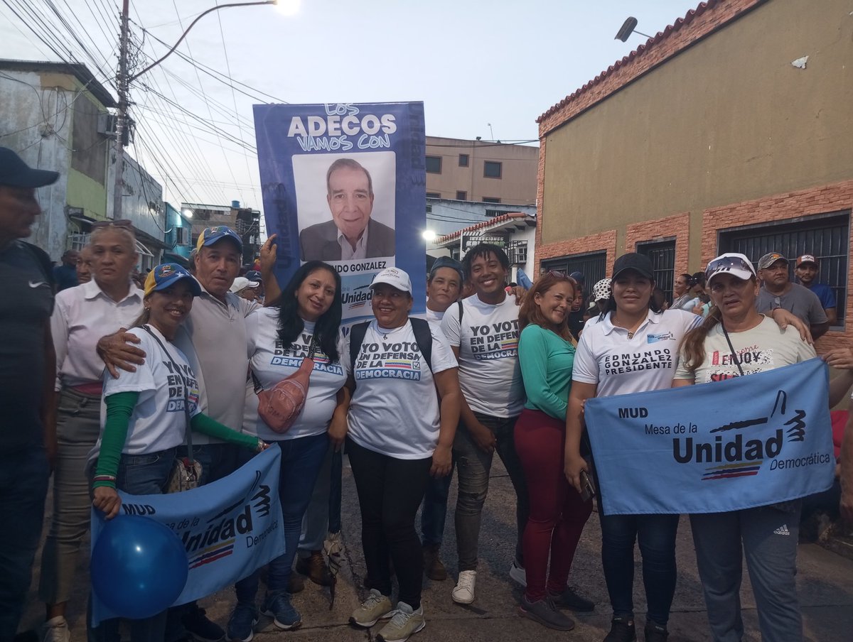 sansimon_ad's tweet photo. ¡Juntos vamos a ganar!

El día de hoy estuvimos acompañando al líder nacional @manuelrosalesg quien estuvo de paso por nuestro estado en apoyo a la candidatura de Edmundo González Urrutia 

#AdecosconEdmundo
#VamosAGanarConEdmundo https://t.co/fIkAzgPYTG