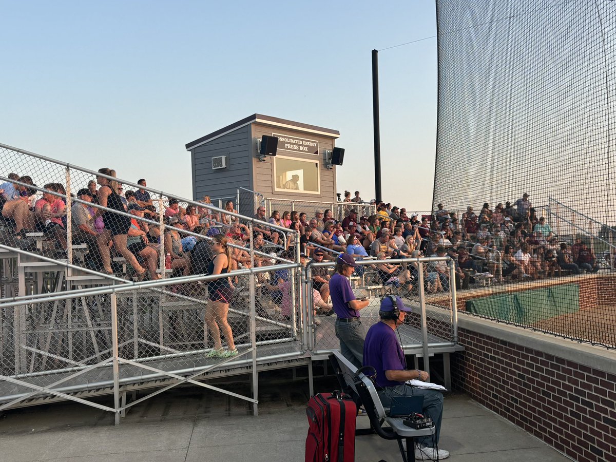 jputz15's tweet photo. Great night for @IGHSAU regional softball. Big crowd, a student section, and the best DJ/announcing both in the area. https://t.co/7laGWNzOFj