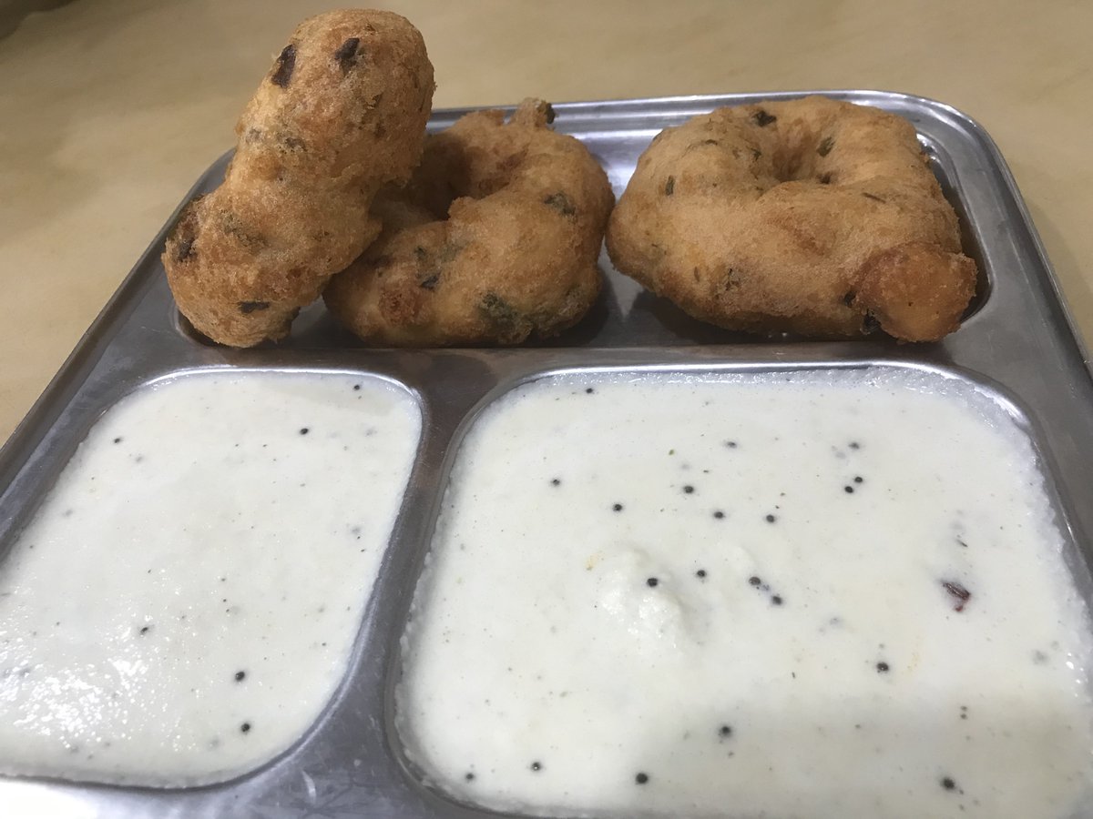 sureshb_26's tweet photo. Friday Breakfast #iddli #vadai # chutney https://t.co/p5pkiALJ21
