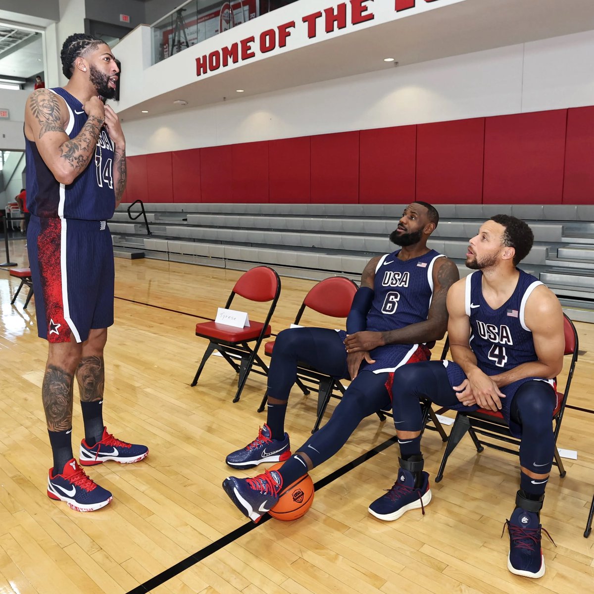 LakeShowYo tweet media