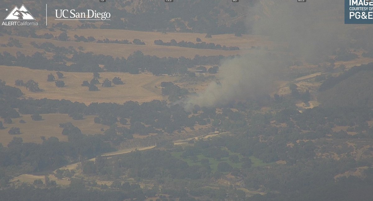 Vegetation Fire #ReyFire on Paradise Road. Units responding. 
Requesting to divert helicopters from #LakeFire. Copter 964 dispatched.