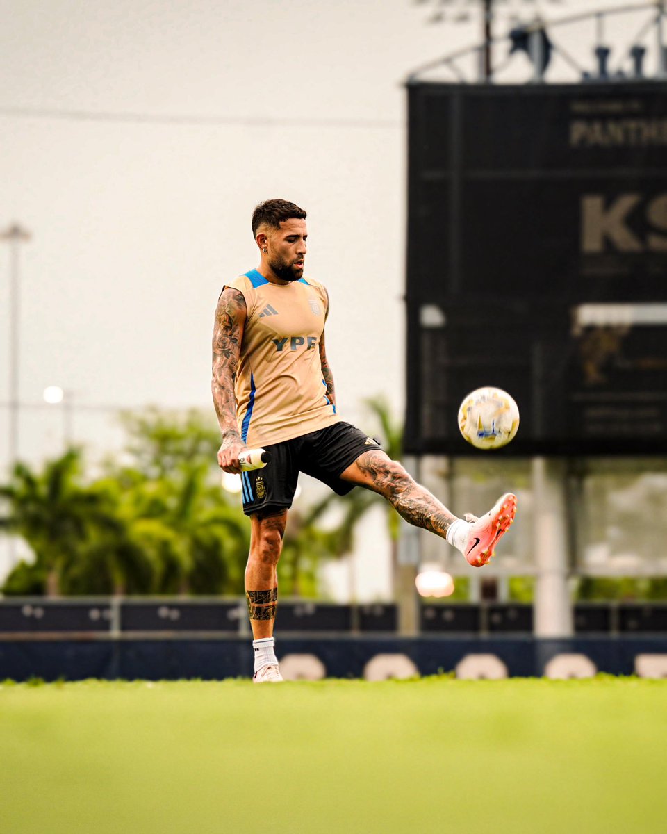 Notamendi30's tweet photo. Cada vez falta menos ⏳ 

🇦🇷❤️ https://t.co/5TWv3QcIqz