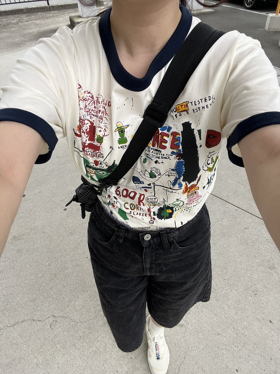 ooo24____'s tweet photo. ユニクロのTシャツ可愛いよ🧦　
サロモンも最近ゲットしたの〜たくさん履く👟 https://t.co/ic9gkmAzCL