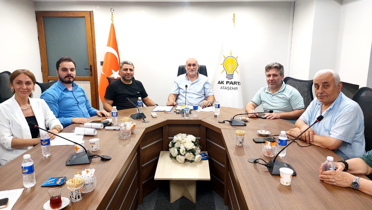 Haftalık Mahalle Toplantımıza İlçe Sorumlularımız Gülsüm Çiçek, Faruk Şenel, İhsan Çınar, Belediye Mec .Üy Abubekir Uçan Başkanlarımız ve Mahalle Yönetim Kurulu Üyelerimizin katılımı gerçekleştirdik...<a href="/burakcifci34/">Burak ÇİFCİ</a> <a href="/zaferdgn/">F. Zafer Düşgün 🇹🇷</a> <a href="/Glsmiek81692938/">Gülsüm Çiçek🇹🇷</a> @farukşener @ihsancınar <a href="/AbubekirUcan/">Abubekir Uçan</a>