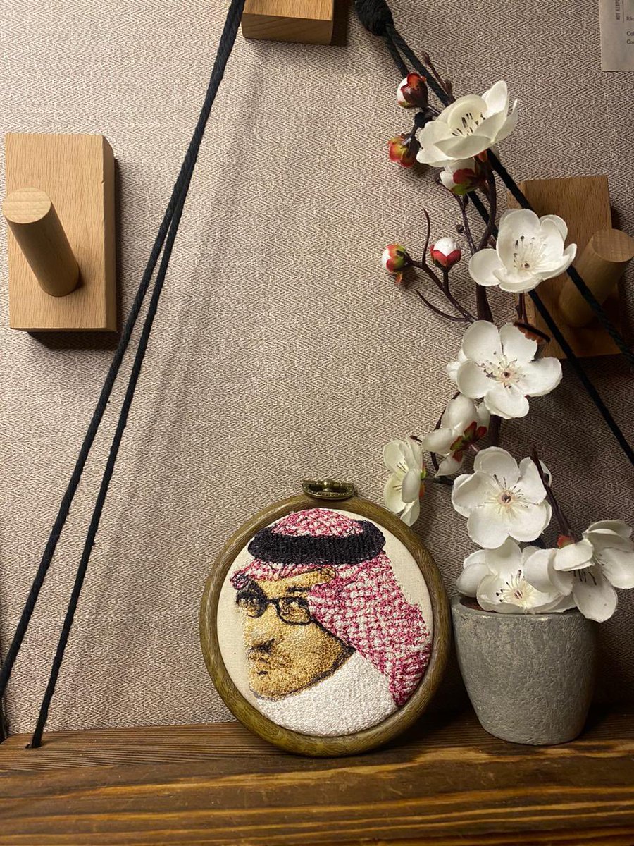4eU00's tweet photo. رحم الله 
الوجه الطيّب
الغائب الأحبُ إليِّ
الذي لم يغب 
ثوانٍ من فؤادي https://t.co/sjt27epYtw