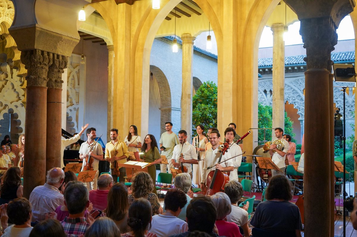 laaljaferia's tweet photo. 🎶🎻 La #Aljafería ha brillado una vez más con la música de @ecouterlinoui que, guiados por su director Carlos Ocaña, han atrapado a todos los asistentes.

😍 ¡Imposible imaginar un mejor final para esta primer edición del #FestivalManlor!

📋https://t.co/OsTCaTOuSw https://t.co/c3laRl23xq