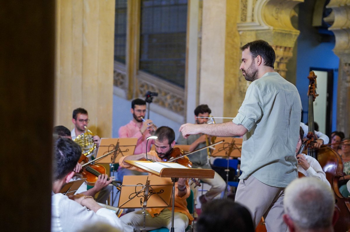 laaljaferia's tweet photo. 🎶🎻 La #Aljafería ha brillado una vez más con la música de @ecouterlinoui que, guiados por su director Carlos Ocaña, han atrapado a todos los asistentes.

😍 ¡Imposible imaginar un mejor final para esta primer edición del #FestivalManlor!

📋https://t.co/OsTCaTOuSw https://t.co/c3laRl23xq