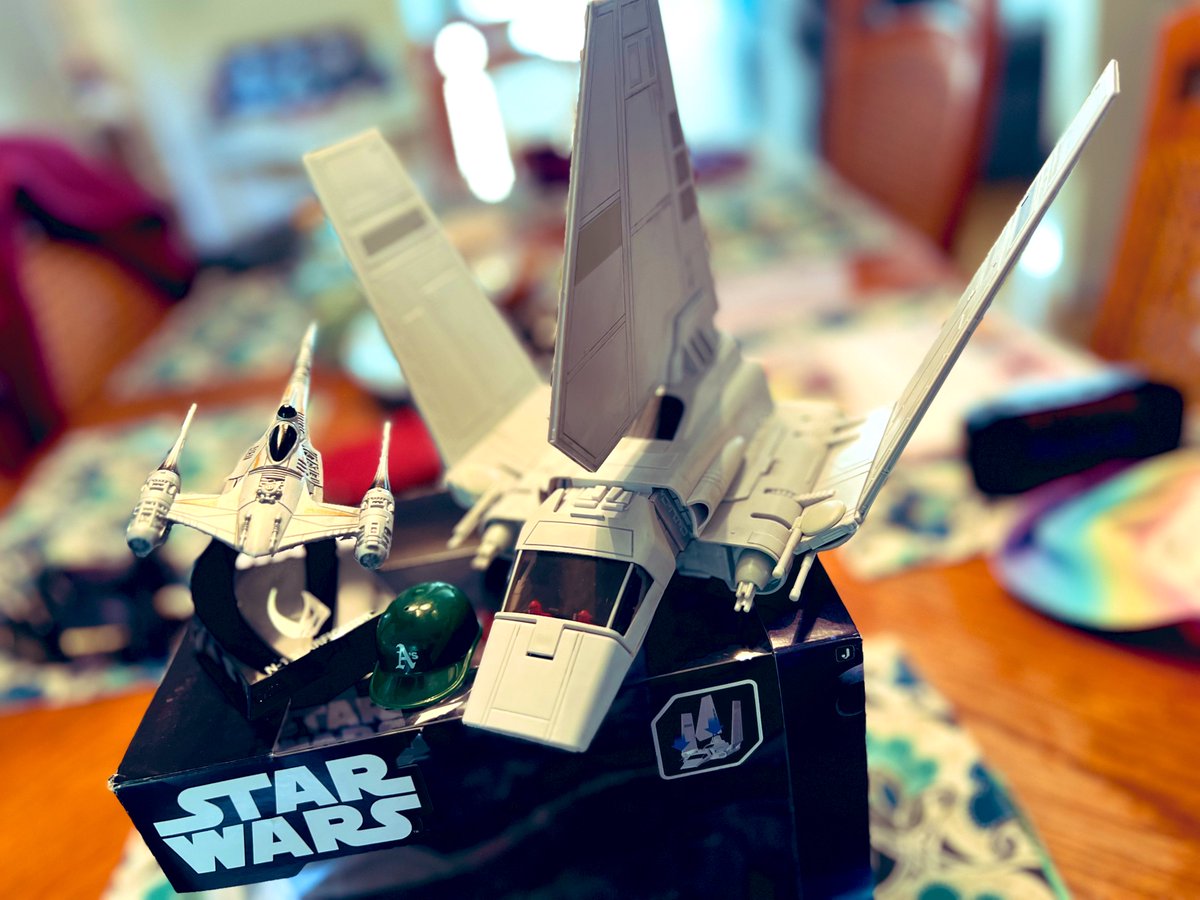 CardiacDrop's tweet photo. The Emperor is coming here?
β¦ Wizard. π«
#StarWars #ReturnoftheJedi40 #TheMandalorian π₯ https://t.co/Y17JOvV6ZV