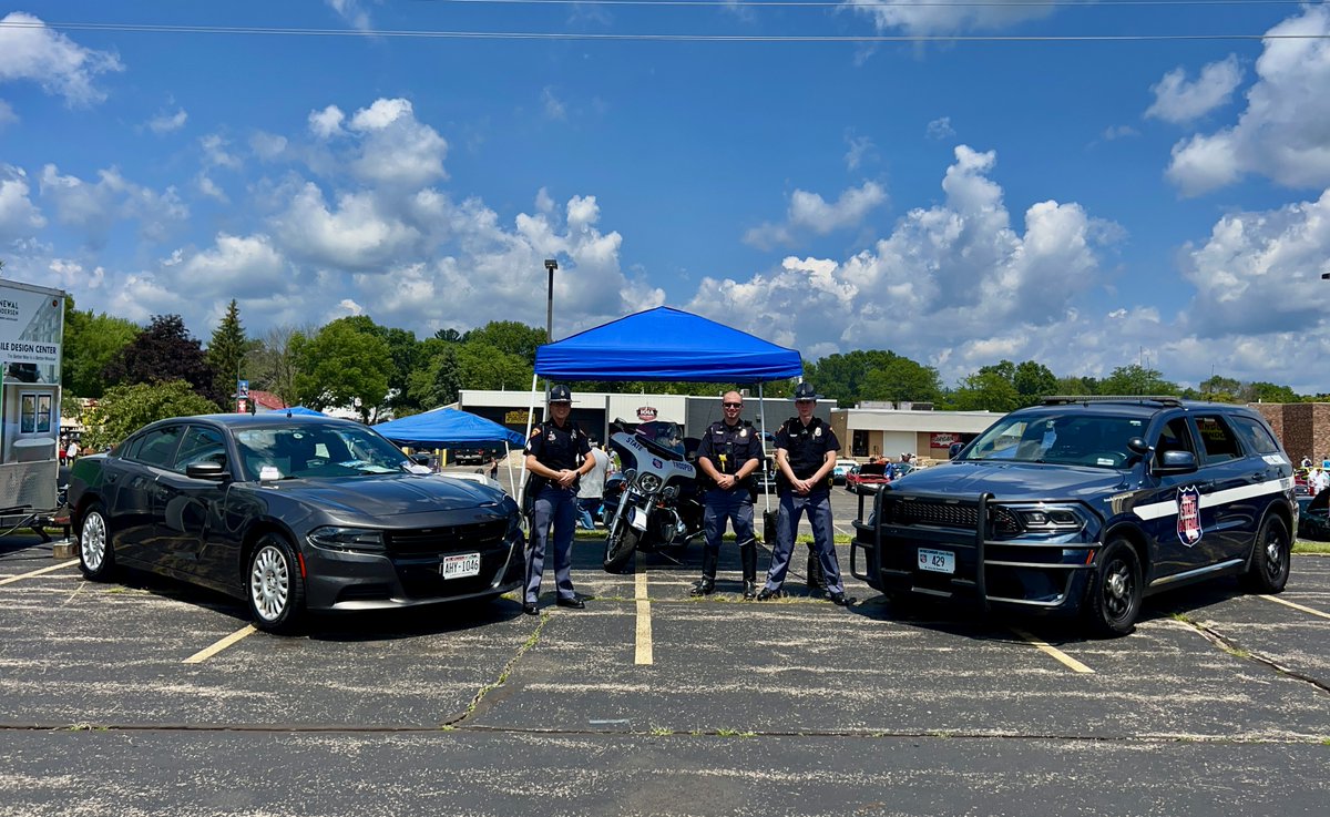 wistatepatrol's tweet photo. Cruise on by and say hi at the #Iola Car Show! We’ll be here today through Saturday!
.
.
.
#ClassicCars #CommunityOutreach https://t.co/6apNhPvzAE