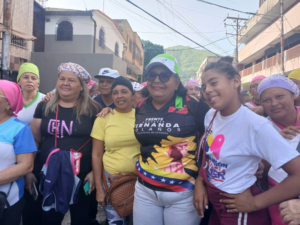#AlMomento |l Desde la Av. Principal de la Victoria, Mcpio. Ribas, Pueblo de Aragua se prepara para recibir al Candidato del Pueblo Nicolas Maduro.

#keLacreoLaPoesía
#Aragua