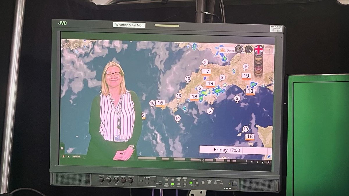 EmilySWood's tweet image. Popped back into the weather studio @BBCSpotlight ☺️ Turns out the forecast is for sunshine and showers - some things never change! 🌦️