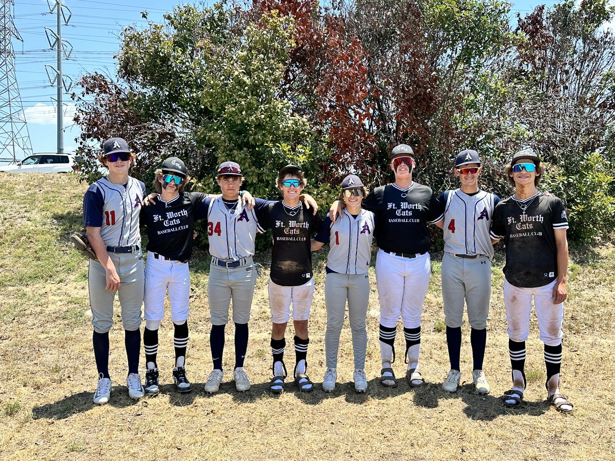 MauryP's tweet photo. It’s really just Brock vs Brock out there 🤪 #nosmacktalk #tiegame #workk @BrockEaglesBSB 💙💛💙 #classof2027 https://t.co/P3J7GX9iKQ