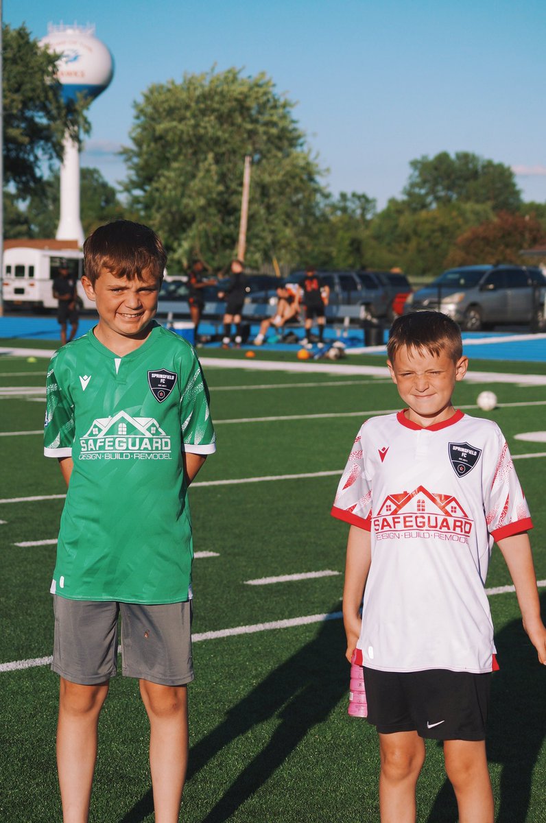 SpfldFC's tweet image. One last thank you this season 🦌

Chris and Seth Tavenor (1st pic) came and helped set up the field for games and did announcing🔥

The 2 pics are a few of our ball boys this season!

The last pic is our super fans (Keely and Emma Burton) - they came to every game this season 🫶🏼