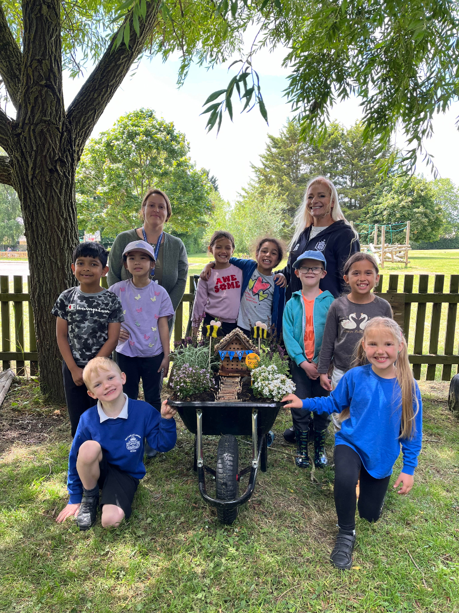 ololwitney's tweet photo. Year 2 Forest School and the Witney in Bloom Wheelbarrow.
Witney Town Council will be exhibiting our entries at the Witney Carnival on Saturday 13th July, when YOU members of the public can cast a vote for the ‘People’s Choice’ https://t.co/qmYVvoX5ZF