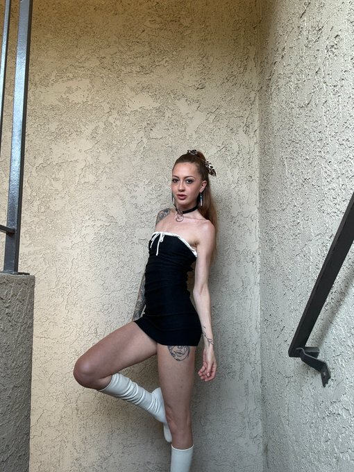 This dress came with black straps. They were ugly. ✂️ ✂️ https://t.co/JEqxVB7ueT<a href="/tag/wrecked"class="tags"><span>#wrecked</span></a>